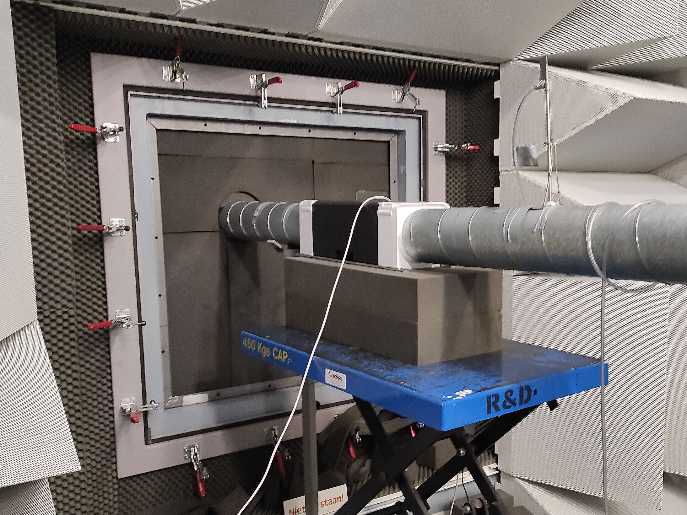 Zehnder ComfoVar Aero dans laboratoire d’acoustique Laboratoire d’acoustique caisson de ventilation de l’air ambiant